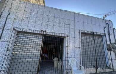 Imagem: A casa possui 3 Dormitórios, 3 Banheiros, 3 Vagas na garagem