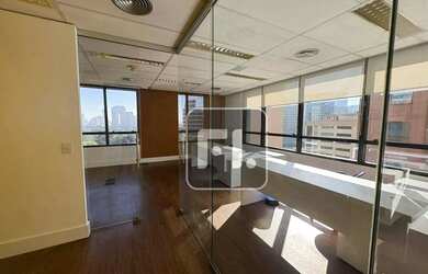 Imagem: O depósito possui 3 Vagas na garagem, 100-0m² de Área e está