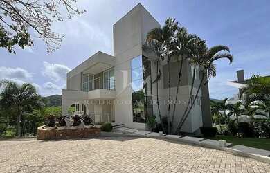 Imagem: A casa em condomínio possui 5 Dormitórios, 4 Banheiros, 5