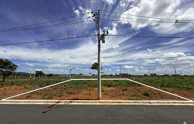 Imagem: O terreno possui 240m² de Área, Imóvel novo e está localizado