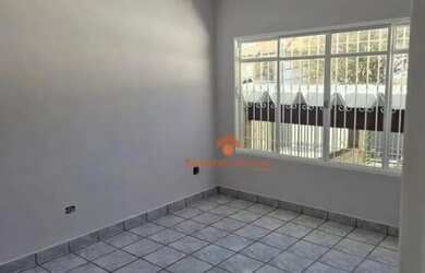 Imagem: A casa possui 2 Dormitórios, 1 Banheiro, 2 Vagas na garagem