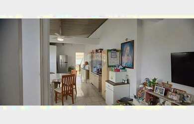 Imagem: A casa possui 3 Dormitórios, 3 Banheiros, 1 Vaga na garagem