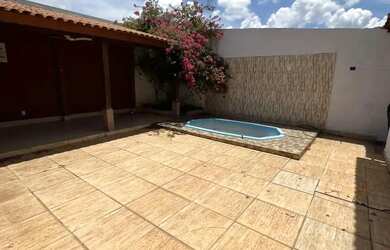 Imagem: A casa possui 3 Dormitórios, 2 Banheiros, 350m² de Área e