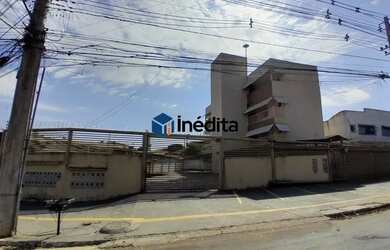 Imagem: O apartamento possui 1 Dormitório, 1 Banheiro, 1 Vaga na garagem