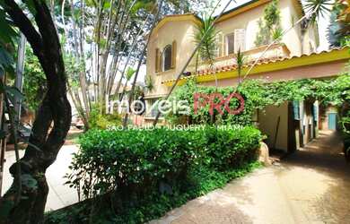 Imagem: A casa possui 3 Dormitórios, 4 Banheiros, 3 Vagas na garagem