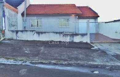 Imagem: A casa possui 4 Dormitórios, 3 Banheiros, 2 Vagas na garagem