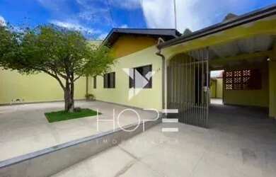 Imagem: A casa à venda possui 3 Dormitórios, 2 Banheiros, 2 Vagas