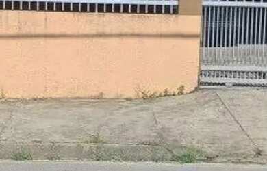 Imagem: A casa possui 2 Dormitórios, 2 Banheiros, 1 Vaga na garagem