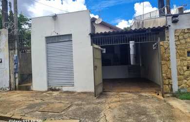 Imagem: A casa possui 2 Dormitórios, 2 Banheiros, 1 Vaga na garagem