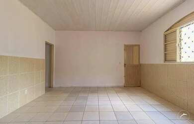 Imagem: A casa à venda possui 3 Dormitórios, 1 Banheiro, 3 Vagas na