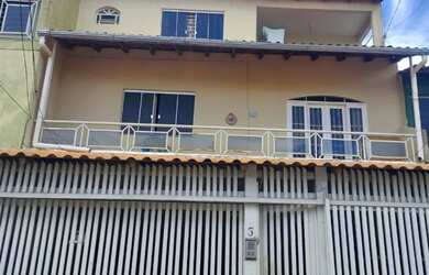 Imagem: A casa possui 2 Dormitórios, 2 Banheiros, 1 Vaga na garagem