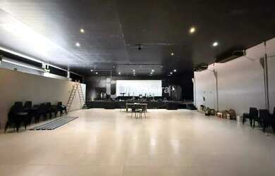 Imagem: O depósito possui 5 Vagas na garagem, 541m² de Área e está