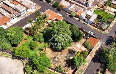 Imagem: O terreno possui 2127m² de Área e está localizado em Jardim