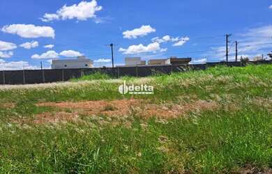 Imagem: O terreno possui 360m² de Área, Imóvel novo e está localizado