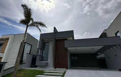 Imagem: A casa em condomínio possui 3 Dormitórios, 1 Banheiro, 2 Vagas