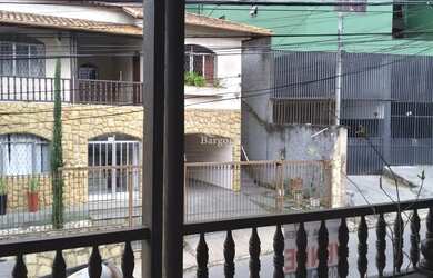 Imagem: A casa possui 4 Dormitórios, 2 Banheiros, 1 Vaga na garagem