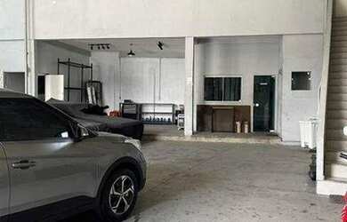 Imagem: O depósito possui 3 Vagas na garagem, 1.067m² de Área e