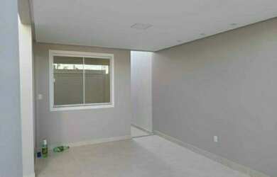 Imagem: A casa possui 2 Dormitórios, 1 Banheiro, 2 Vagas na garagem