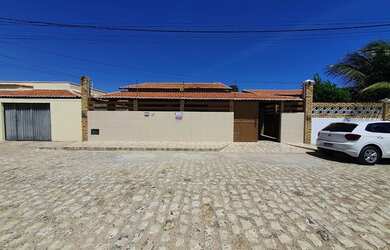 Imagem: A casa possui 3 Dormitórios, 1 Banheiro, 3 Vagas na garagem