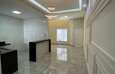 Imagem: A casa possui 3 Dormitórios, 3 Banheiros, 2 Vagas na garagem