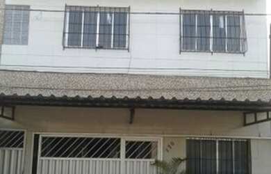 Imagem: A casa possui 2 Dormitórios, 3 Banheiros, 1 Vaga na garagem