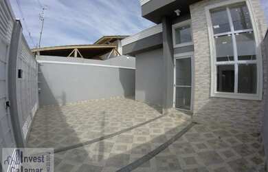 Imagem: A casa possui 3 Dormitórios, 2 Banheiros, 2 Vagas na garagem