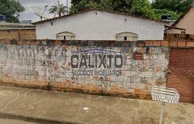 Imagem: A casa possui 2 Dormitórios, 1 Banheiro, 3 Vagas na garagem