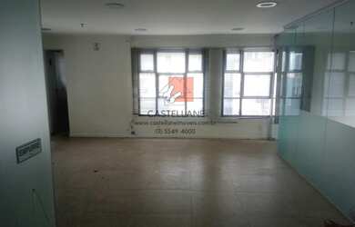 Imagem: O depósito possui 2 Vagas na garagem e 90m² de Área e está