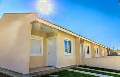 Imagem: A casa possui 2 Dormitórios, 1 Banheiro, 2 Vagas na garagem