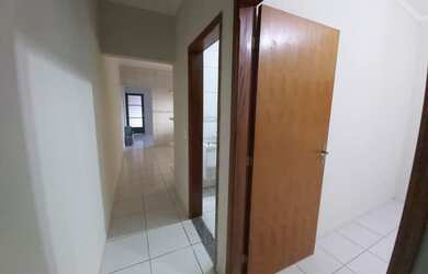 Imagem 9: VENDA de Casa Térrea com 2 Quartos, Quintal Espaçoso, em Bairro Privilegiado...