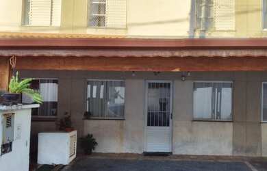 Imagem: A casa possui 3 Dormitórios, 2 Banheiros, 2 Vagas na garagem