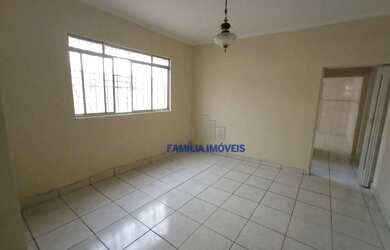 Imagem: A casa possui 3 Dormitórios, 1 Banheiro, 3 Vagas na garagem