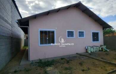 Imagem: A casa possui 2 Dormitórios, 1 Banheiro, 2 Vagas na garagem