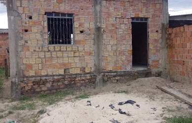 Imagem: A casa possui 2 Dormitórios, 1 Banheiro e está localizado