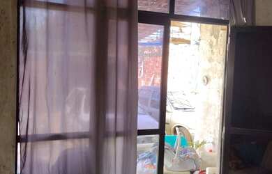 Imagem: A casa possui 2 Dormitórios, 1 Banheiro, 2 Vagas na garagem