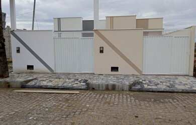 Imagem: A casa possui 2 Dormitórios, 1 Banheiro, 1 Vaga na garagem