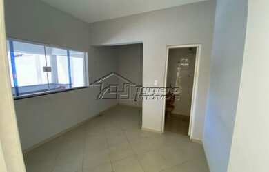 Imagem: O depósito possui 5 Vagas na garagem, 300m² de Área e está