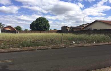 Imagem: O terreno possui 600m² de Área e está localizado em Jardim