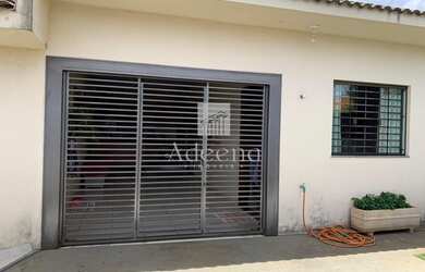 Imagem: A casa possui 3 Dormitórios, 1 Banheiro, 1 Vaga na garagem