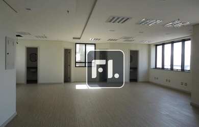 Imagem: O depósito possui 4 Vagas na garagem, 140m² de Área e está