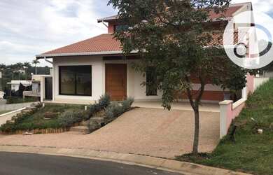 Imagem: A casa em condomínio possui 3 Dormitórios, 4 Banheiros, 4