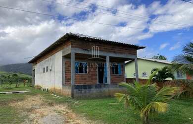 Imagem: A casa em condomínio possui 2 Dormitórios, 2 Banheiros, 123m²