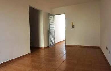 Imagem: A casa possui 2 Dormitórios, 1 Banheiro, 1 Vaga na garagem