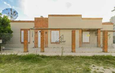 Imagem: A casa possui 3 Dormitórios, 5 Banheiros, 3 Vagas na garagem