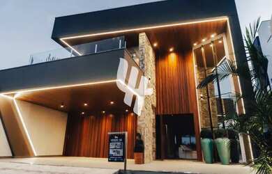 Imagem: A casa possui 4 Dormitórios, 5 Banheiros, 2 Vagas na garagem