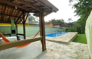 Imagem: A casa possui 2 Dormitórios, 2 Banheiros, 3 Vagas na garagem