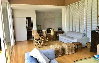 Imagem: A casa possui 4 Dormitórios, 4 Banheiros, 3 Vagas na garagem