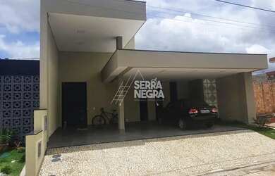 Imagem: A casa em condomínio possui 4 Dormitórios, 5 Banheiros, 3