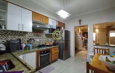 Imagem: A casa em condomínio possui 2 Dormitórios, 3 Banheiros, 2