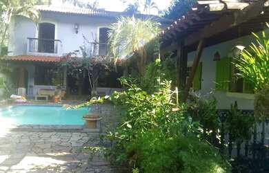 Imagem: A casa em condomínio possui 4 Dormitórios, 3 Banheiros, 2